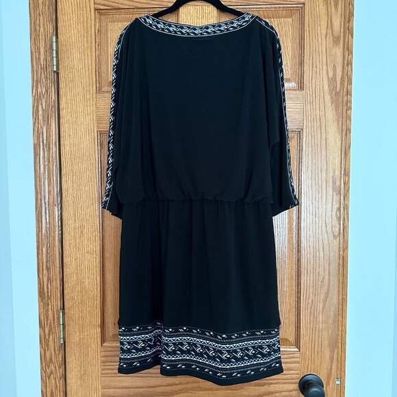 NEW White House Black Market Embroidered Blouson Dress - Picture 7 of 10